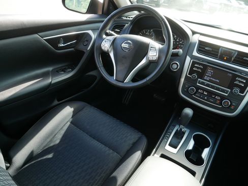 Certified 2017 Nissan Altima 2.5 SV FWD image 9