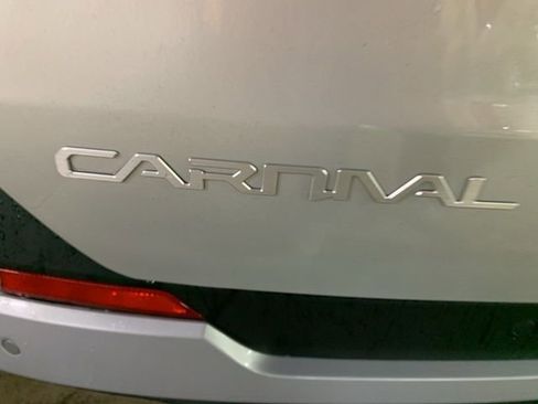 New 2026 Kia Carnival EX image 12