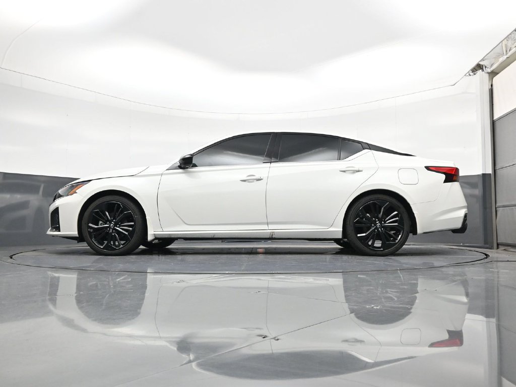 Used 2025 Nissan Altima 2.5 SR w/ SR Premium Package FWD image 23