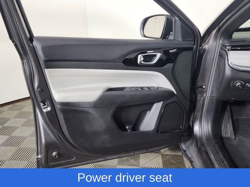 Used 2023 Jeep Compass Limited image 12