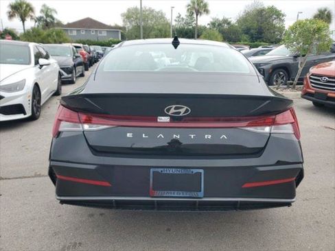 New 2026 Hyundai Elantra SEL Sport Premium image 4
