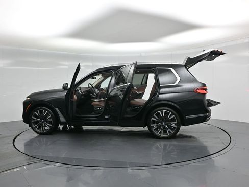Used 2023 BMW X7 xDrive40i w/ Parking Assistance Package image 35