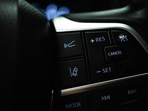 Used 2024 Toyota Highlander LE image 20