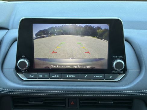 Used 2024 Nissan Rogue S FWD image 4