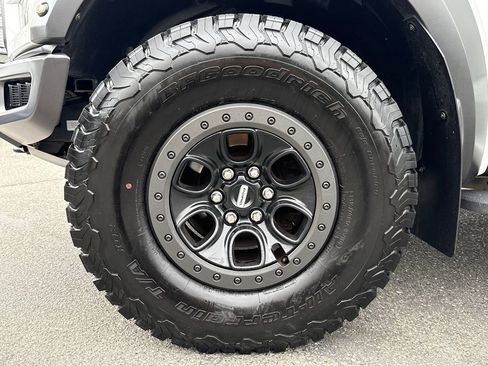 Used 2019 Ford F150 Raptor w/ Equipment Group 802A Luxury AWD/4WD image 32