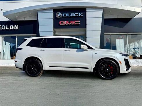 Used 2024 Cadillac XT6 Sport w/ LPO, ONYX Package image 2