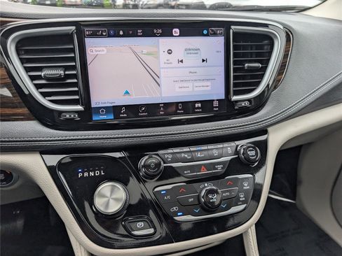Used 2023 Chrysler Pacifica Limited w/ Uconnect Theater Family Group AWD/4WD image 31