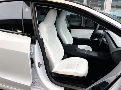 Used 2024 Tesla Model 3 Standard Range image 9