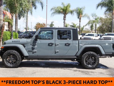 Used 2025 Jeep Gladiator Sport AWD/4WD image 5