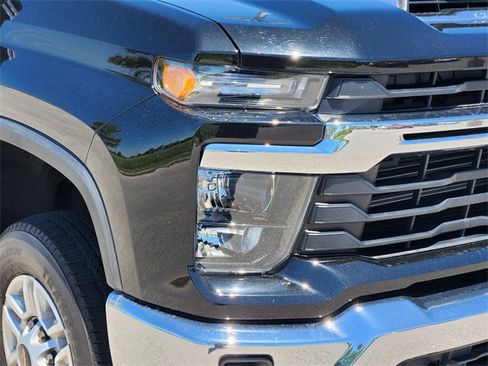 Used 2024 Chevrolet Silverado 2500 LT image 9