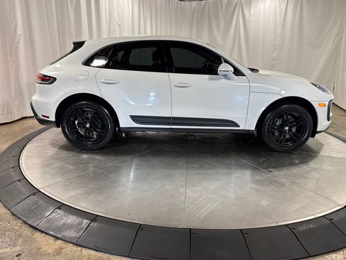 Used 2024 Porsche Macan AWD/4WD image 9