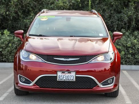 Used 2019 Chrysler Pacifica Touring-L Plus w/ Tire & Wheel Group image 2