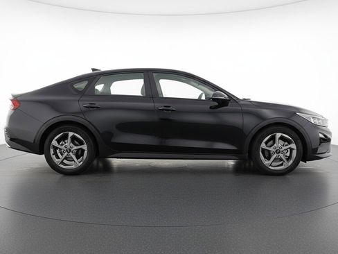 Used 2025 Kia K4 LXS image 11