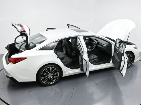 Used 2019 Toyota Avalon XSE image 35