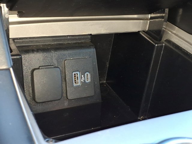 Used 2023 Ford Explorer XLT AWD/4WD image 12