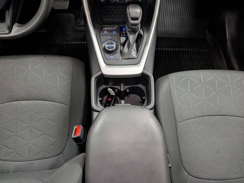 Used 2022 Toyota RAV4 XLE image 12