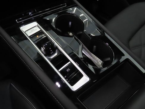 New 2025 Volkswagen Atlas SE image 17