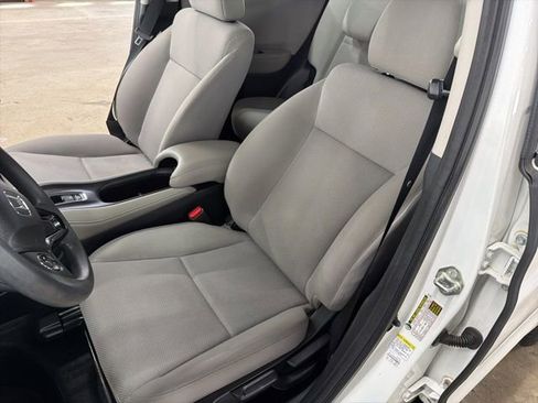 Used 2016 Honda HR-V LX image 2