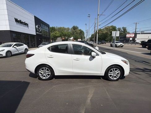 Used 2016 Scion iA FWD image 9