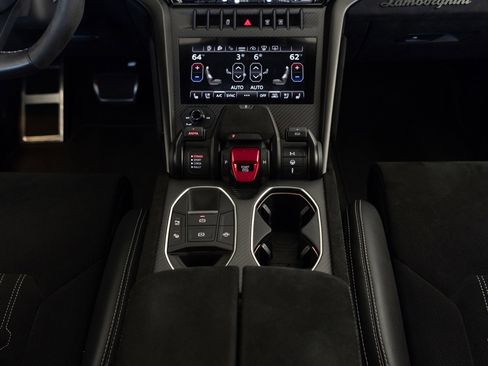 Used 2023 Lamborghini Urus Performante AWD/4WD image 41