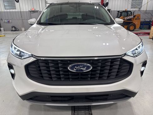 New 2025 Ford Escape SE w/ Class II Trailer Tow Package FWD image 13