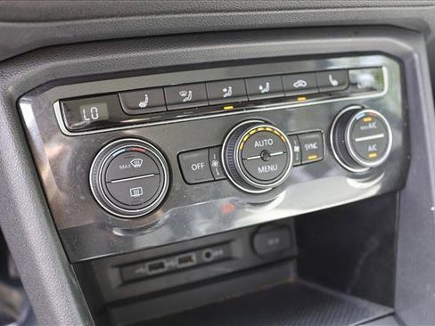 Used 2018 Volkswagen Tiguan SE w/ Panoramic Sunroof Package AWD/4WD image 19