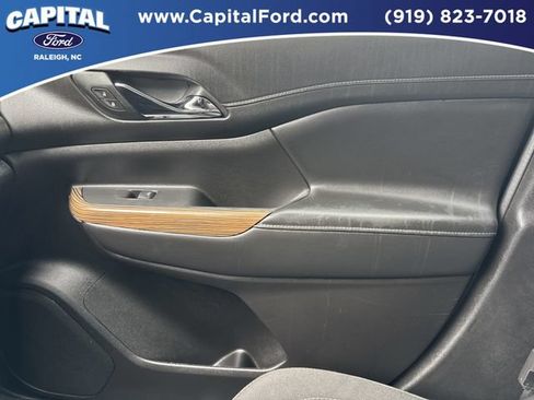 Used 2022 GMC Acadia SLE w/ Driver Convenience Package FWD image 29