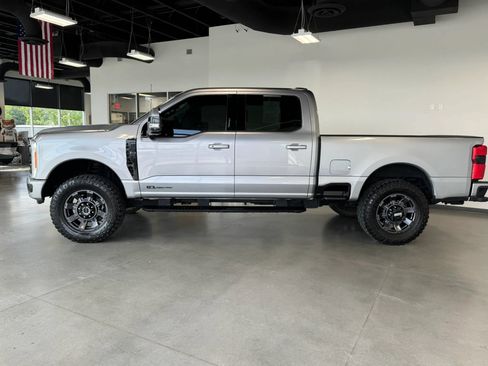 Used 2023 Ford F350 Lariat w/ Lariat Ultimate Package AWD/4WD image 4