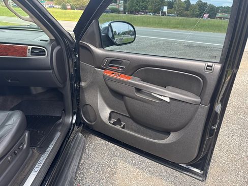 Used 2013 Chevrolet Suburban LTZ AWD/4WD image 24