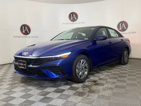 New 2026 Hyundai Elantra Hybrid FWD image 2