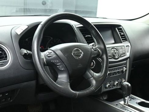 Used 2020 Nissan Pathfinder SL image 25
