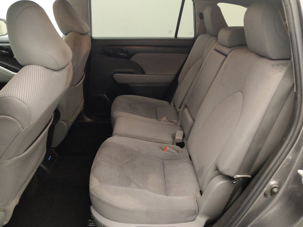 Used 2022 Toyota Highlander L FWD image 18