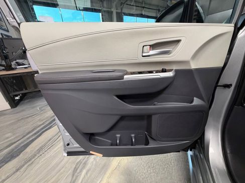 Used 2022 Toyota Sienna XLE image 52