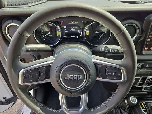Used 2023 Jeep Wrangler Unlimited Sahara w/ Dual Top Group AWD/4WD image 22