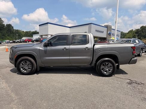 Used 2025 Nissan Frontier SV AWD/4WD image 4