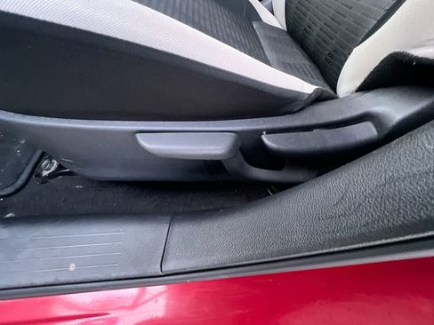Used 2021 Nissan Versa SV FWD image 12