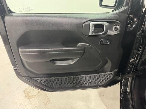 Used 2023 Jeep Gladiator Sport AWD/4WD image 16