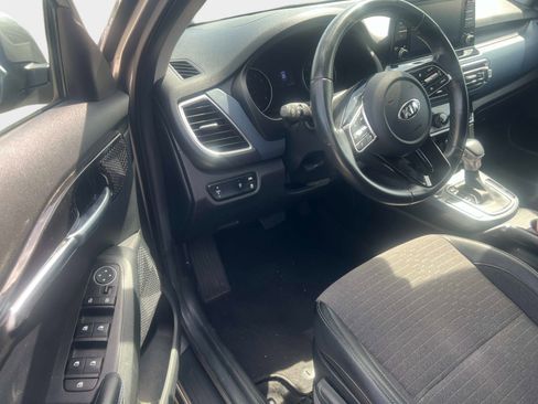 Certified 2025 Kia Seltos S FWD image 8