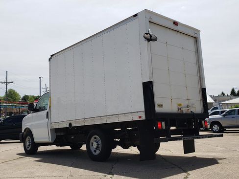 Used 2017 Chevrolet Express 3500 RWD image 5