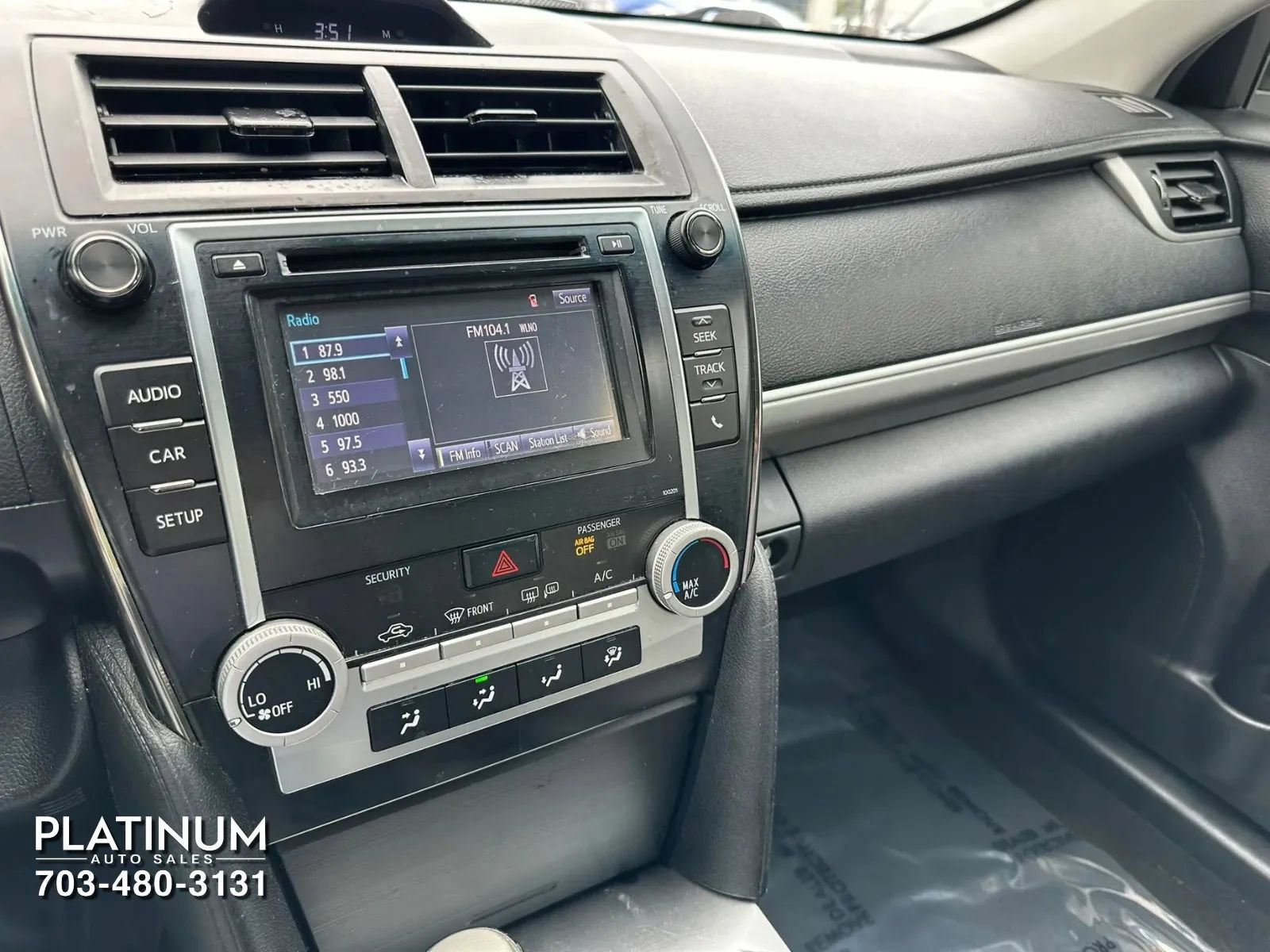 Used 2014 Toyota Camry SE FWD image 11
