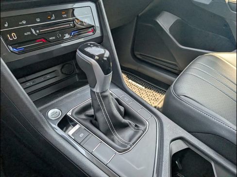Certified 2023 Volkswagen Tiguan SE FWD image 19