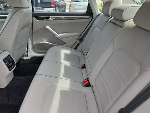 Used 2018 Volkswagen Passat 2.0T SE FWD image 30