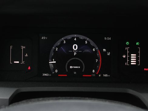 Used 2025 Toyota Tacoma SR5 image 9