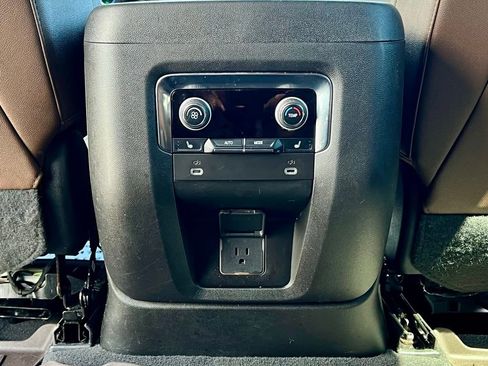 Used 2022 Chevrolet Tahoe High Country image 40