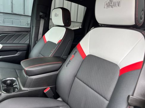 Used 2024 GMC Canyon AT4X w/ AT4X AEV Edition AWD/4WD image 4