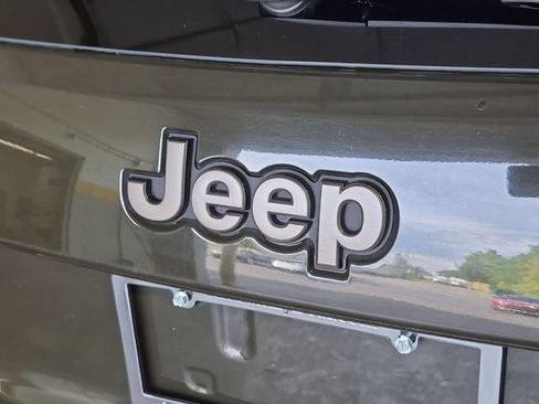Used 2016 Jeep Grand Cherokee Limited 75th Anniversary AWD/4WD image 10