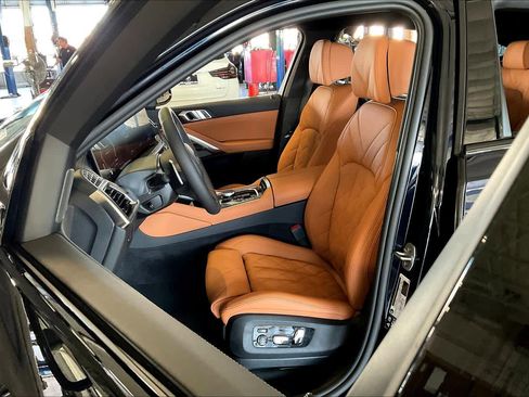 New 2026 BMW X6 xDrive40i w/ Climate Comfort Package image 9