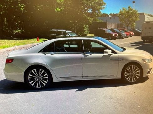 Used 2019 Lincoln Continental Reserve FWD image 10