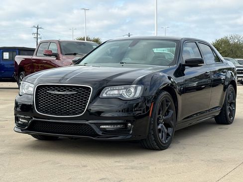 Used 2022 Chrysler 300 Touring L w/ Popular Equipment Group RWD image 3