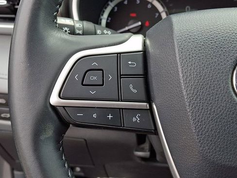 Used 2022 Toyota Highlander XLE image 23